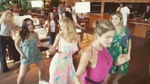 Famosas dançam "Bang" de Anitta em aniversário de Angélica