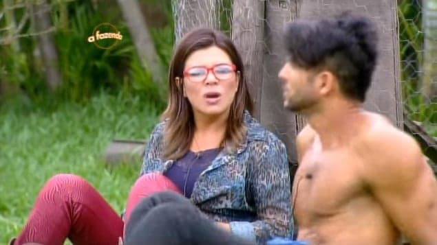 "A Fazenda 8": Bimbi chama Mara de falsa e os dois brigam; assista