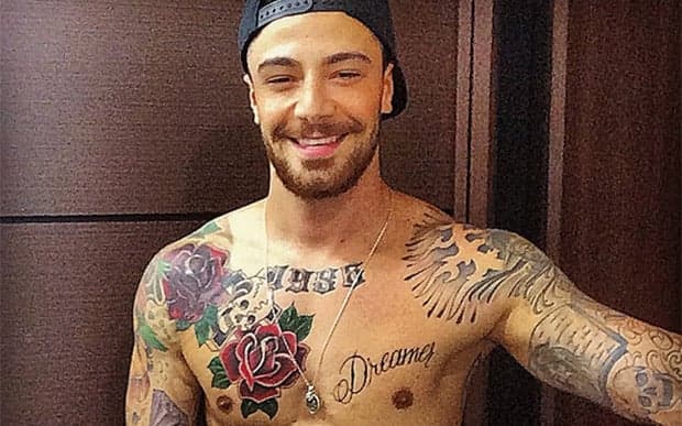 Felipe Titto confessa já ter feito sexo entre três pessoas: "Quem nunca?"