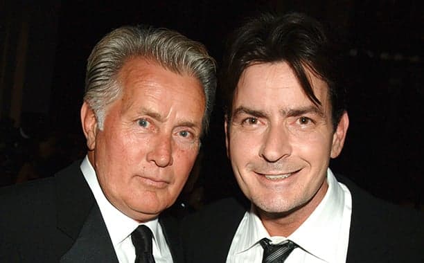 Pai de Charlie Sheen elogia filho após ele revelar ser HIV Positivo na TV