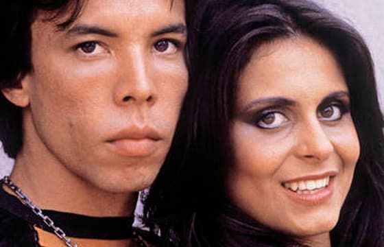 Em biografia, Gretchen revela que cantor Chrystian a traía com chacretes