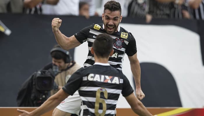 Goleada do Corinthians faz Globo e Band dispararem na audiência; confira os consolidados deste domingo (22/11/15)