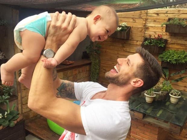 Bafão! Ex-BBB Jonas descobre ter filho de seis meses com modelo