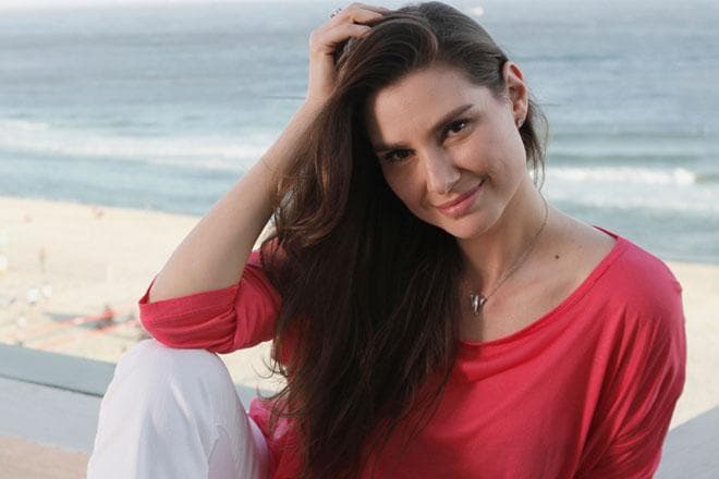 Lavínia Vlasak revela: "Já apliquei botox"
