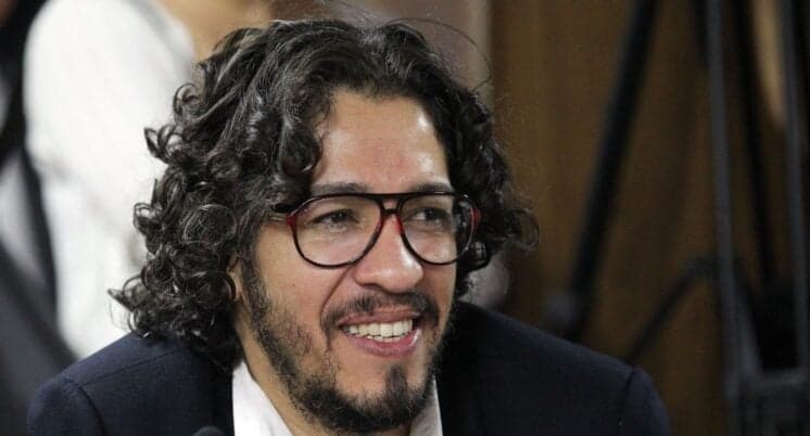 Ator responde críticas de César Menotti, e Jean Wyllys se oferece para beijo triplo
