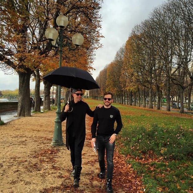 Paulo Gustavo mostra foto em Paris com o namorado Thales Bretas
