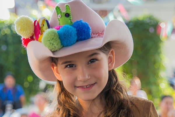 Prima de atriz mirim afastada de novela do SBT desabafa e revela real motivo da sua saída da trama