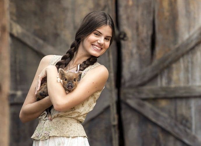 Em próxima novela das 18h, Camila Queiroz tenta se livrar da imagem de Angel