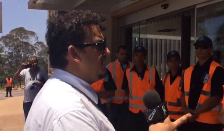 Equipe do "CQC" é expulsa de coletiva de imprensa em Mariana