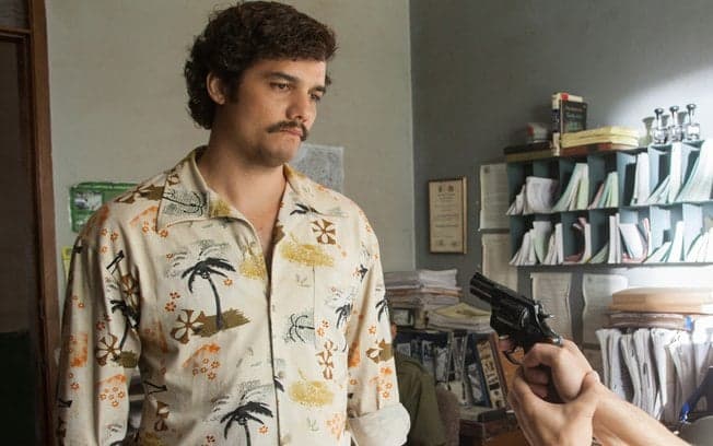 Após veto de Roberto Carlos, produção de "Narcos" procura representantes de outro ídolo brasileiro de Pablo Escobar