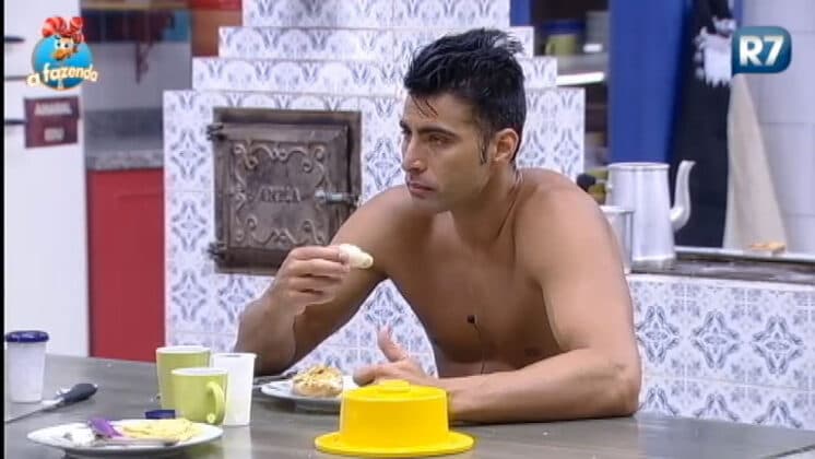 "A Fazenda 8": após caso com Li Martins, JP chora de saudades da ex