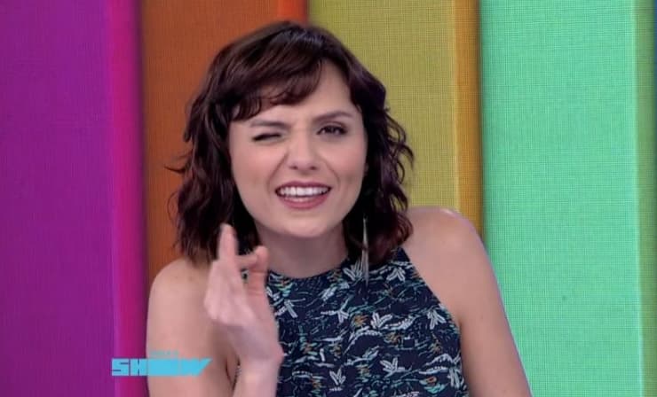 Monica Iozzi segue exemplo de Maitê e promete ficar sem roupa se seu time subir de divisão