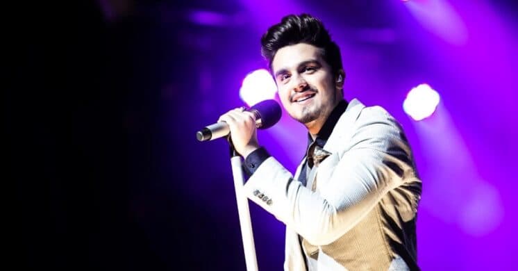 Luan Santana publica vídeo enquanto dirige e Detran toma atitude