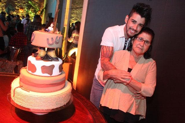 Gusttavo Lima decide manter agenda mesmo após morte de mãe