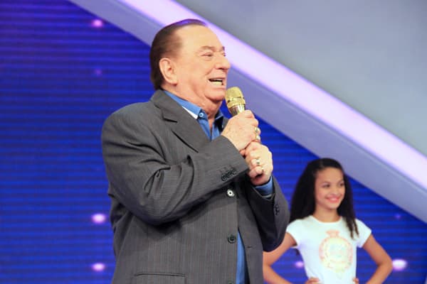 "Ele não tinha dinheiro nem para pagar cachê", diz Raul Gil ao recordar tempo em que conheceu Silvio Santos