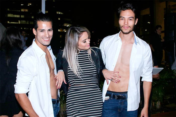 Geisy Arruda ganha beijo de dois homens ao mesmo tempo em festa