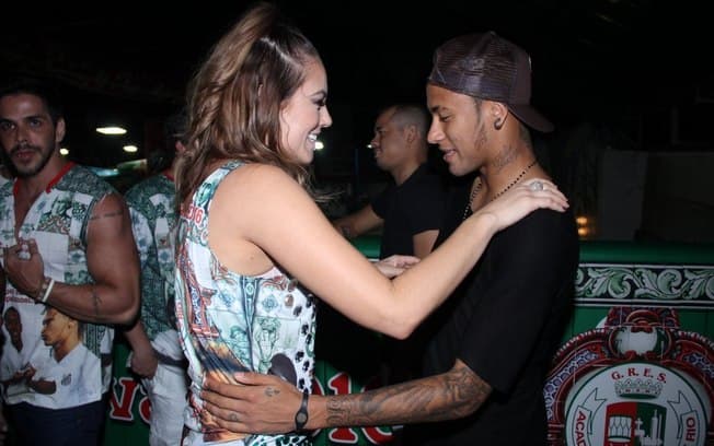 Neymar dá brinco de diamantes para Paolla Oliveira e surpreende atriz