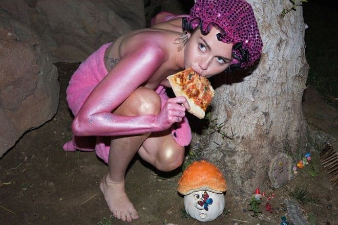 Miley Cyrus revela: "Nunca experimentei drogas psicodélicas, mas não sou contra"