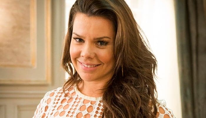 Fernanda Souza viaja para Argentina com amiga de "Chiquititas"