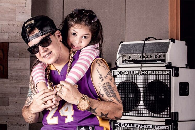 Pai de Melody se manifesta sobre looks polêmicos da filha e surpreende com decisão