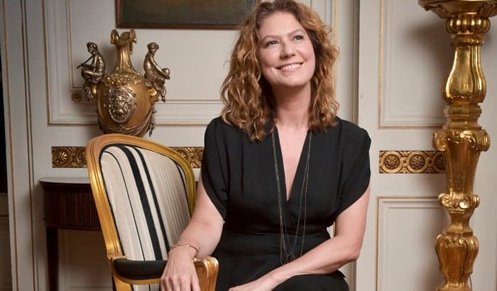 Após participar de Onde Nascem os Fortes, Patrícia Pillar radicaliza e surge pela primeira vez com o novo visual