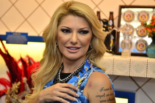 Antonia Fontenelle responde crítica de seguidora e dispara: "Rascunho do capeta!"