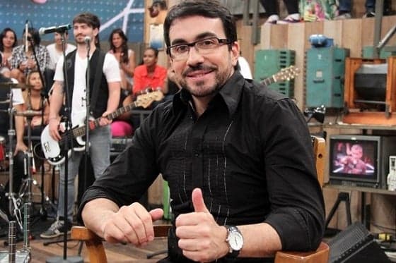 Padre Fábio de Melo recebe cantada e rebate: "É pecado!"
