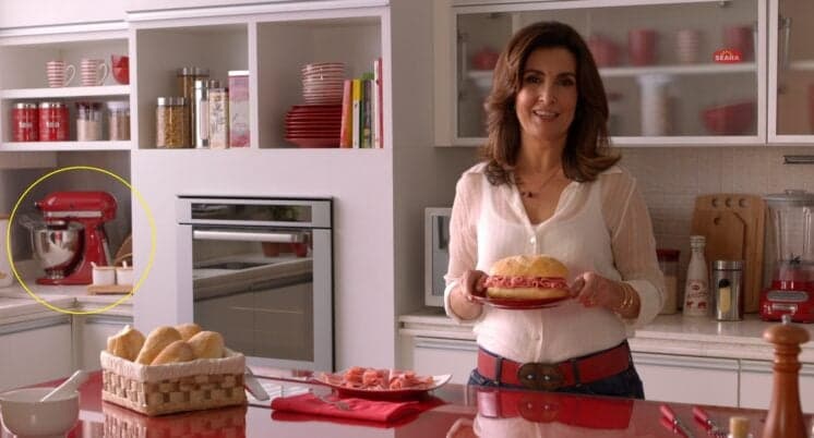 Fátima Bernardes aparece mais na Record do que na Globo em comercial