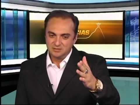 Apresentador da RedeTV! vê arma de assaltante e dispara: “Eu tenho uma dessas. Pode comprar no Paraguai”