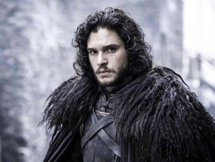 Após ser visto com Selton Mello, Kit Harington é fotografado saindo de supermercado no Rio de Janeiro