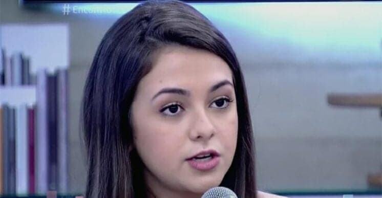 Klara Castanho posta foto de biquíni e impressiona: "Como cresceu!"