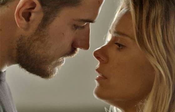Marco Pigossi fala sobre cenas quentes com Carolina Dieckmann em novela: "Quanto mais ensaio, melhor"