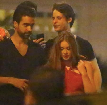 Marina Ruy Barbosa é fotografada na companhia de moreno no Rio