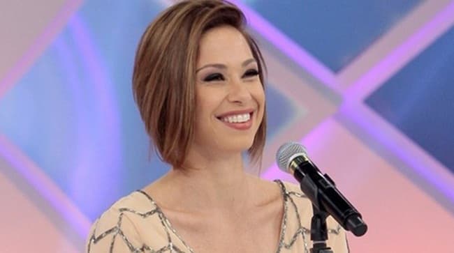 Após ser demitida por causa de protegida de Silvio Santos, apresentadora do SBT desabafa