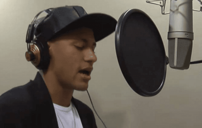 Vídeo: Neymar aparece soltando a voz em clipe ao lado de cantores famosos
