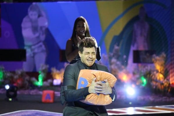 Campeão do "BBB 15", Cézar Lima realiza sonho e reforma casa dos pais; veja como ficou!
