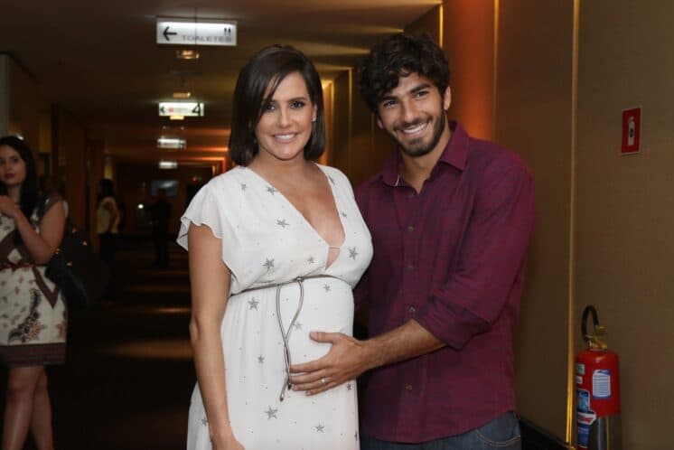 Nasce filho de Deborah Secco e Hugo Moura: "Mãe e bebê passam bem"