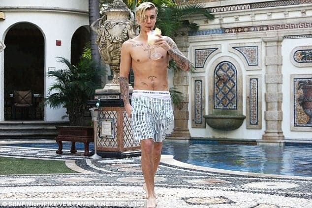 Justin Bieber curte mansão milionária nos EUA