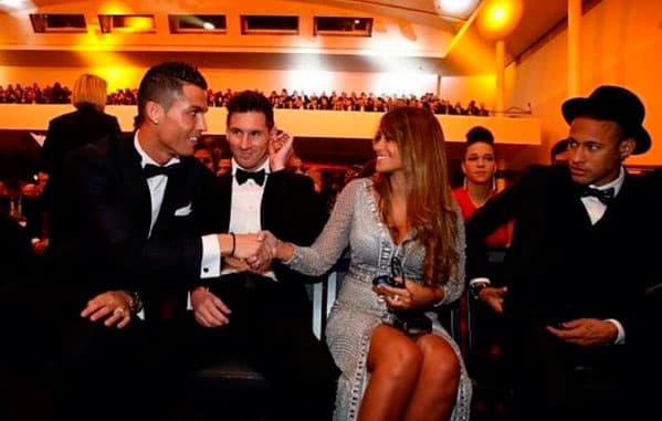 Foto de Cristiano Ronaldo cumprimentando esposa de Messi gera repercussão na internet