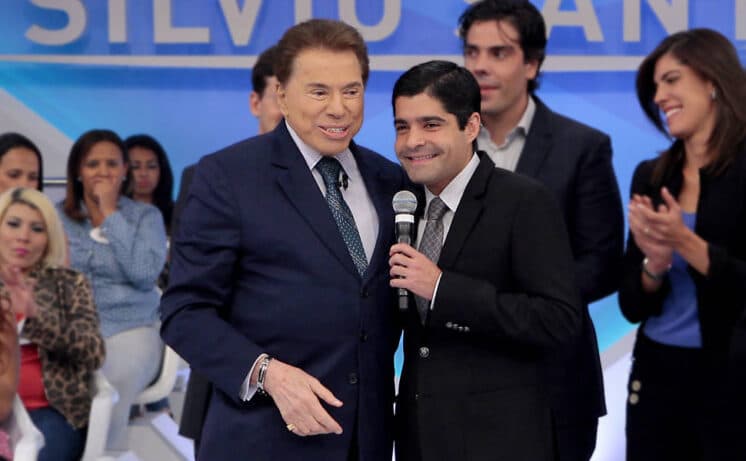 Silvio Santos recebe prefeito e revela que se vestiria de mulher