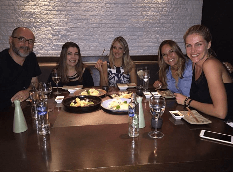 No lugar de César Filho, Britto Junior posta foto em jantar com apresentadoras do "Hoje em Dia"