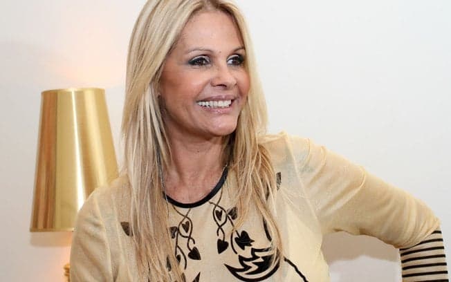 Monique Evans radicaliza o visual: "Desconectada"; veja
