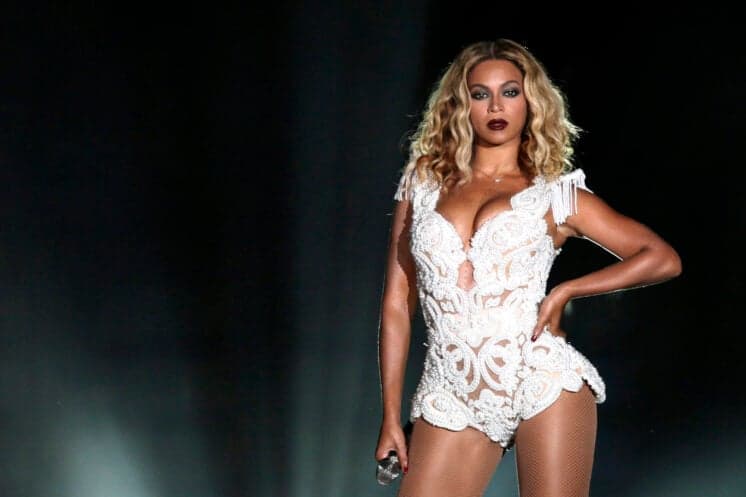 Beyoncé esconde a barriga e boatos de gravidez aparecem novamente