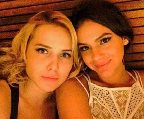 Bruna Marquezine e Letícia Colin gravam cena quente de amor em minissérie