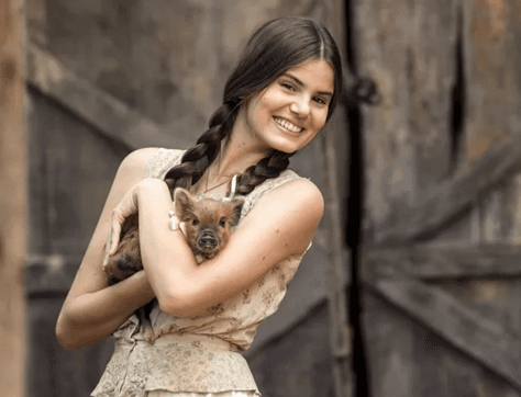 Camila Queiroz é anunciada como a nova musa do carnaval de Salvador