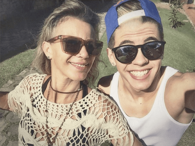 Biel fala da recuperação da mãe após segundo câncer: "Não sei viver sem ela"