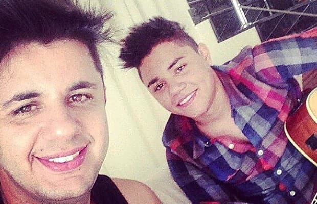 Irmão de Cristiano Araújo relembra aniversário do cantor na internet: "Feliz aniversário"