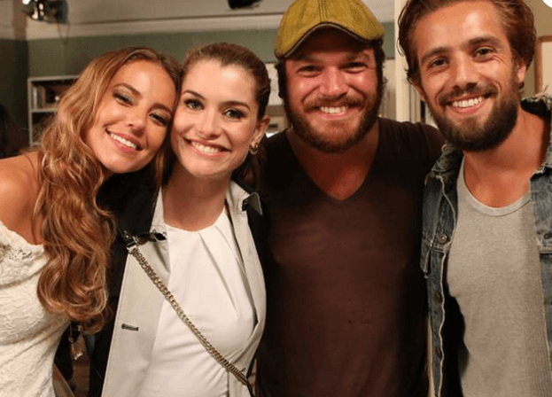 Elenco de "Além do Tempo'' grava último capítulo e se despedem da novela