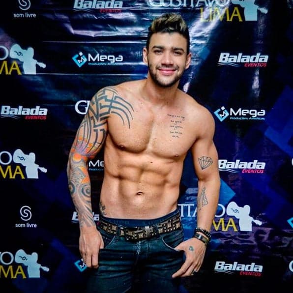Gusttavo Lima exibe tanquinho e fãs vão ao delírio