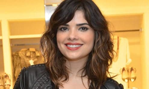 Vanessa Giácomo, Tóia em a Regra do Jogo, explica como consegue conciliar o trabalho com os três filhos